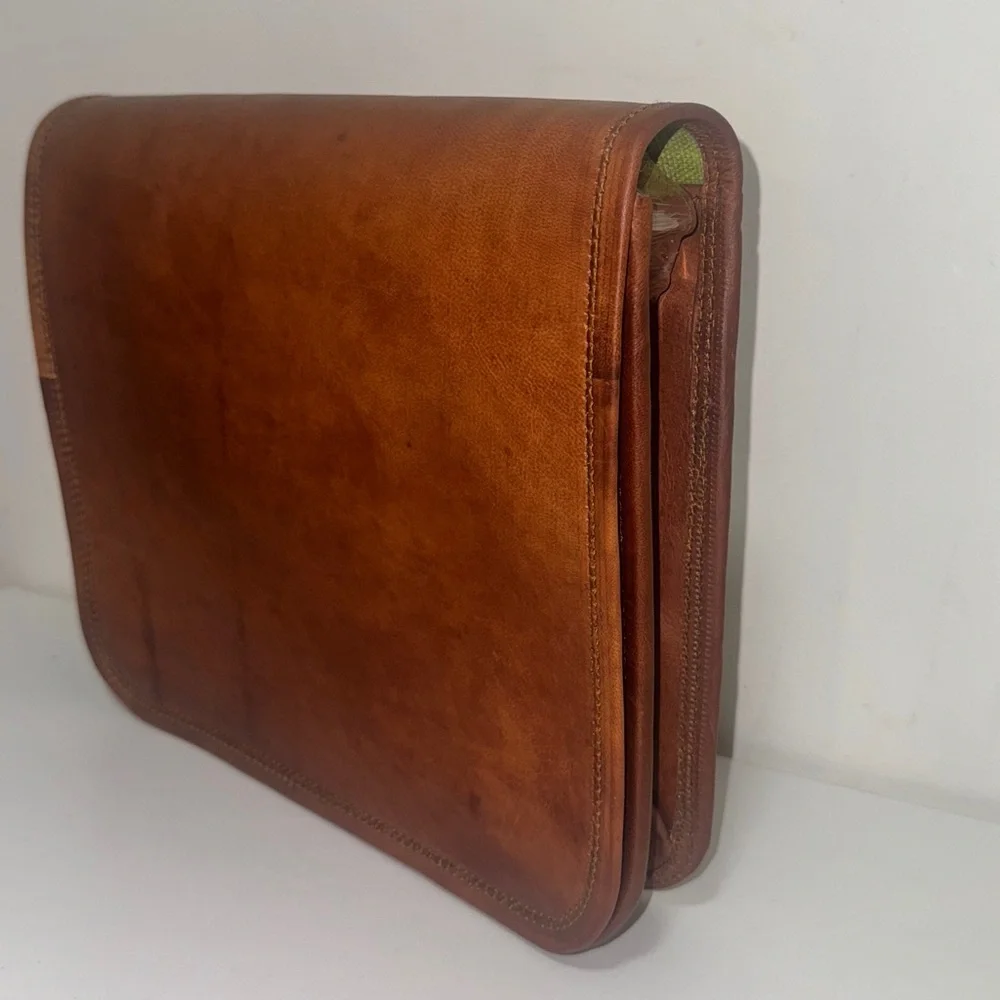 NEW Gorgeous Vintage Leather Messenger/Crossbody Bag